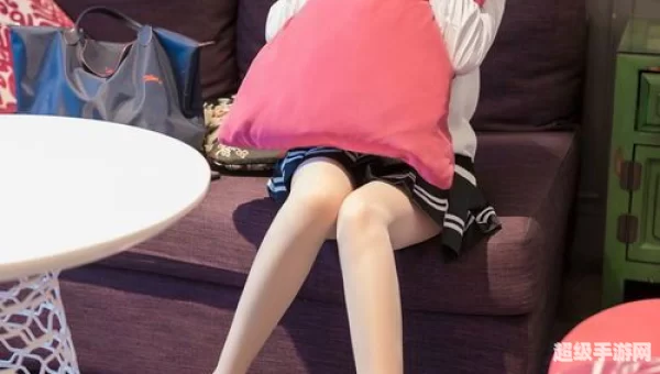 可以触摸和脱卸女孩衣服的游戏